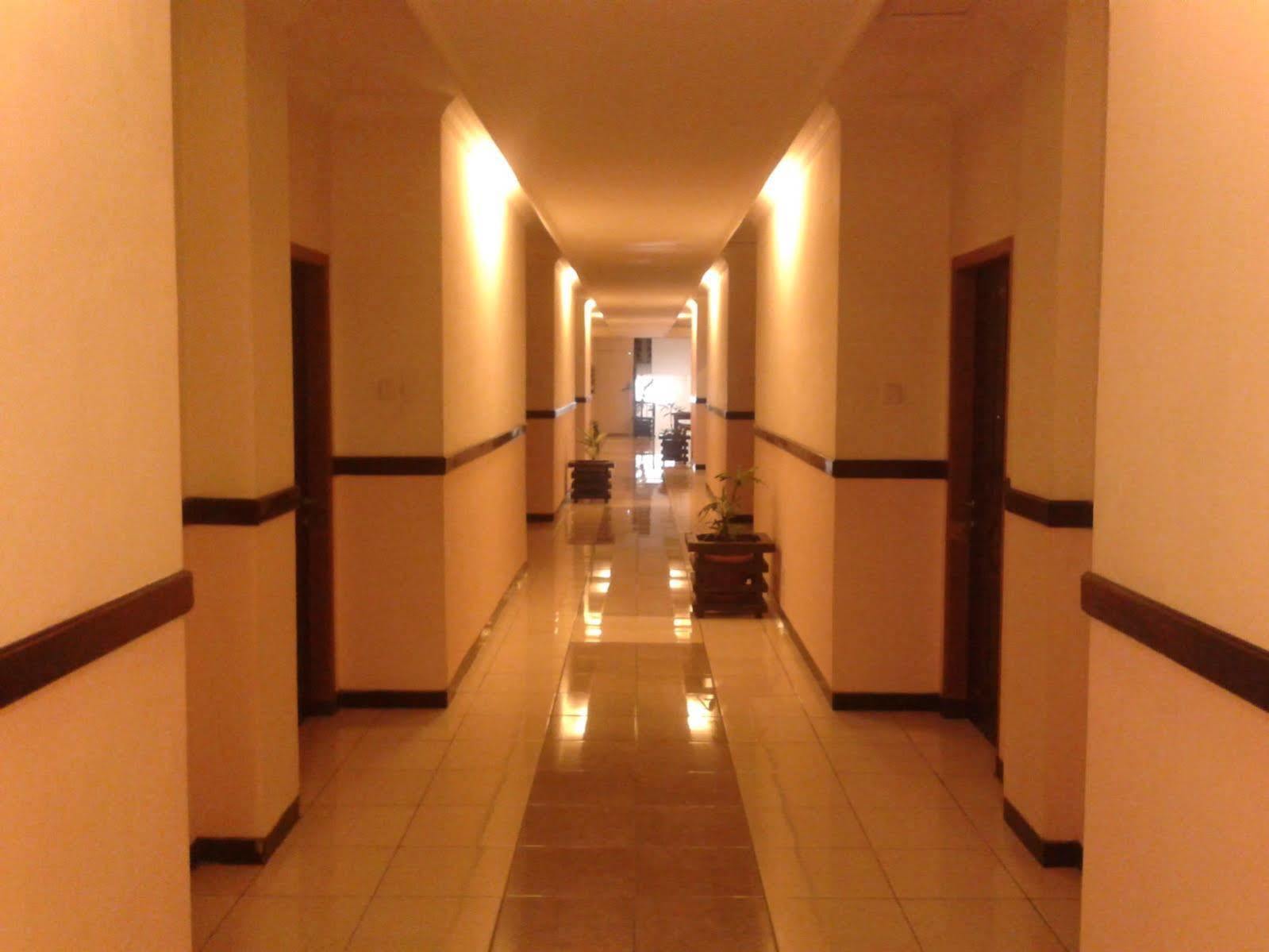 Hotel Fortuna 수라바야 외부 사진